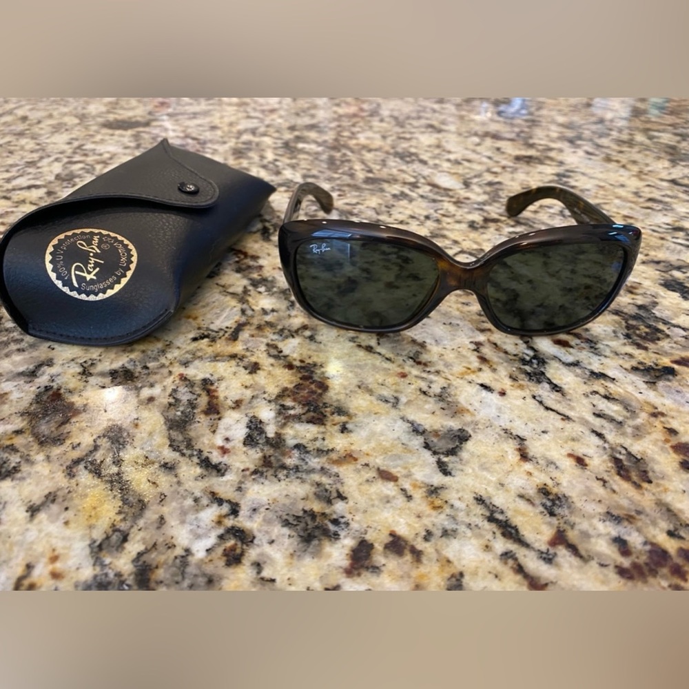 Brand New “Jacki Ohh” Ray Bans.